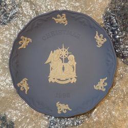 1996 Wedgwood Annunciation. 7 1/2"