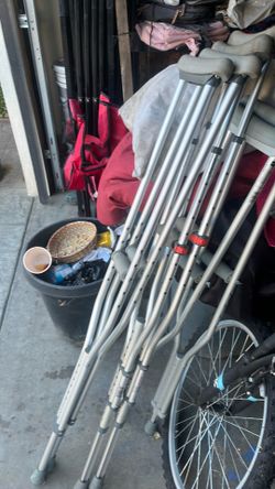 4  pairs of crutches