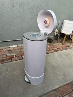 Artículo para los pampers sucios, en excelente    condición