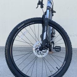 TREK MARLIN 4 MOUNTAIN BIKE /SIZES TIRES 27” /SIZE FRAME MEDIUM 