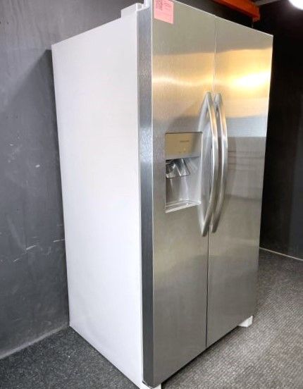 New Frigidaire 26 Cu Ft Side by Side Fridge