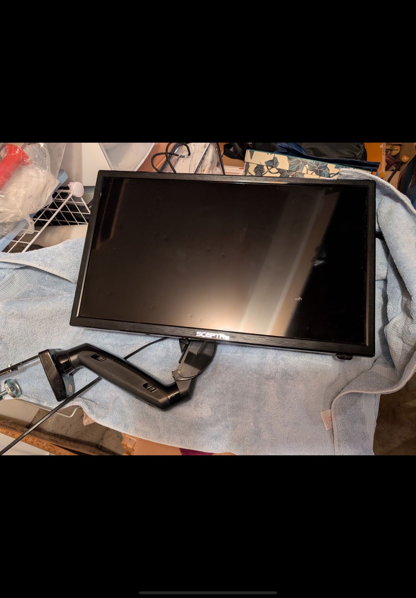 TV 24” w/Remote