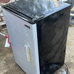 Magic Chef Mini Fridge 