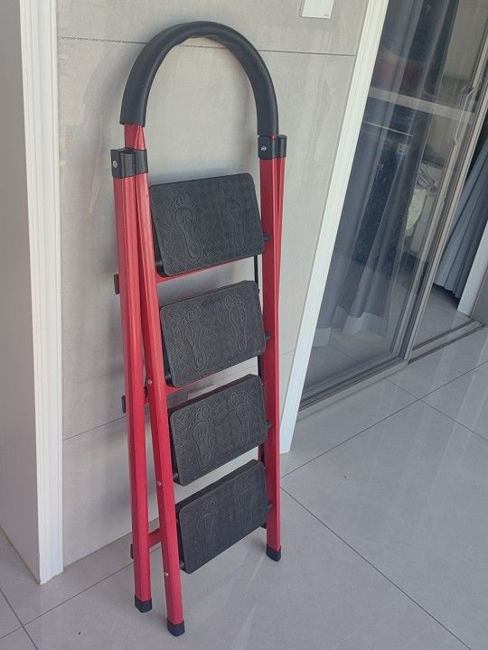 Four-step V-shaped ladder, household folding ladder