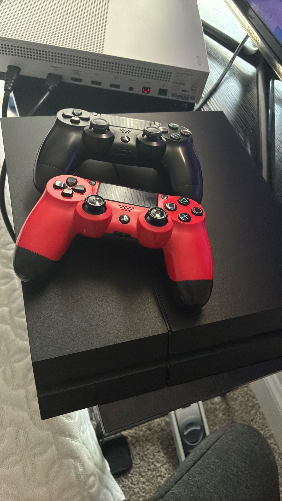 PlayStation 4 With 2 DualShock Controllers