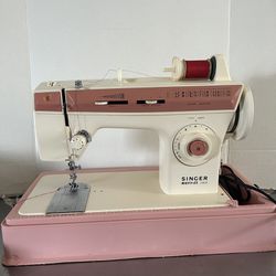 Singer Merritt 2404 Pink Sewing Machine - w/Foot Pedal, Hard Case. 