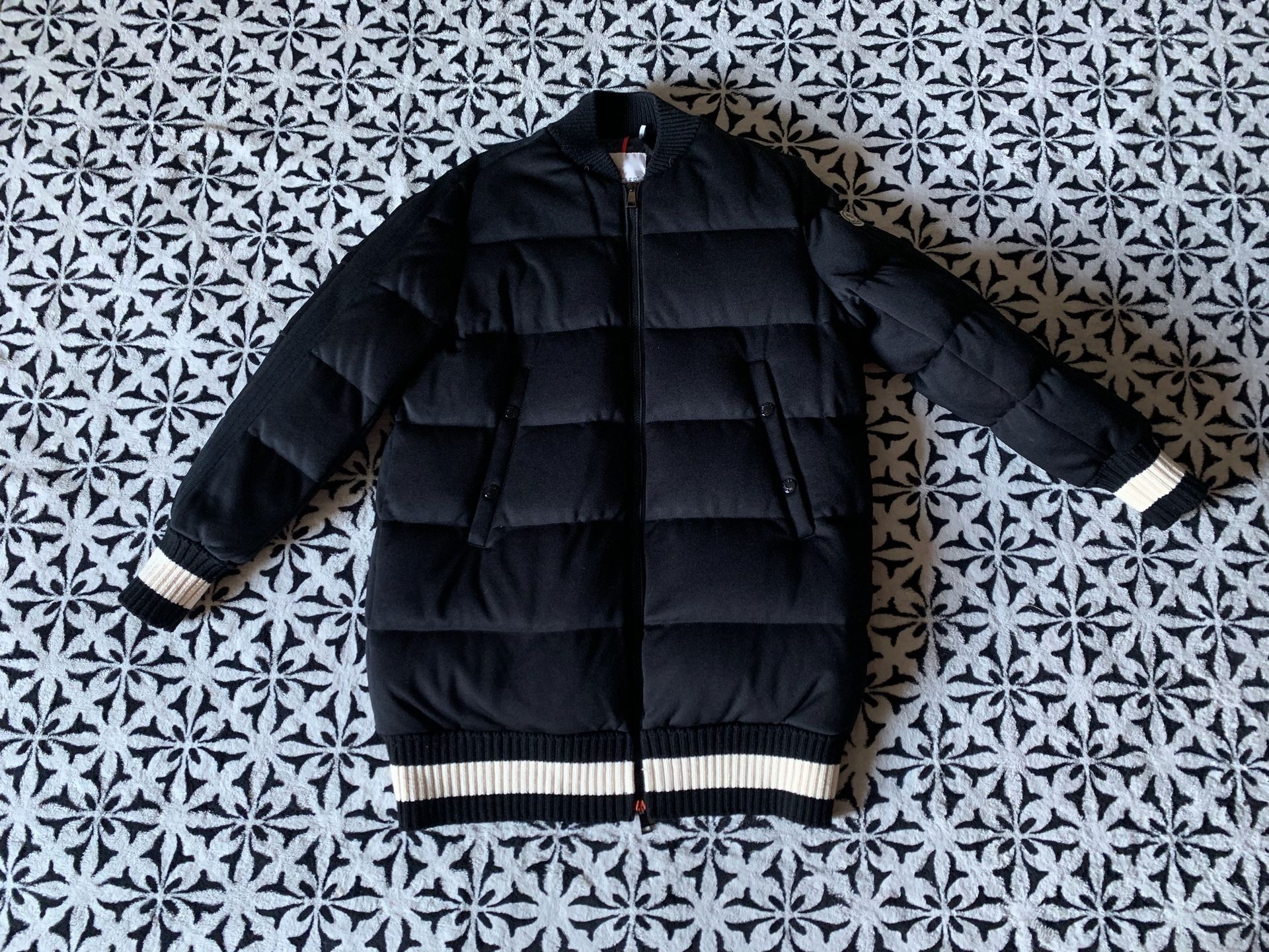 Authentic Over 1,000 Moncler Men Jacket Size 3 Like New Condition