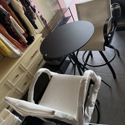 Diferentes Bar Chairs And Tables