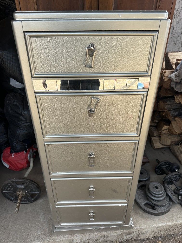 Dresser With Mirror Backside!!!