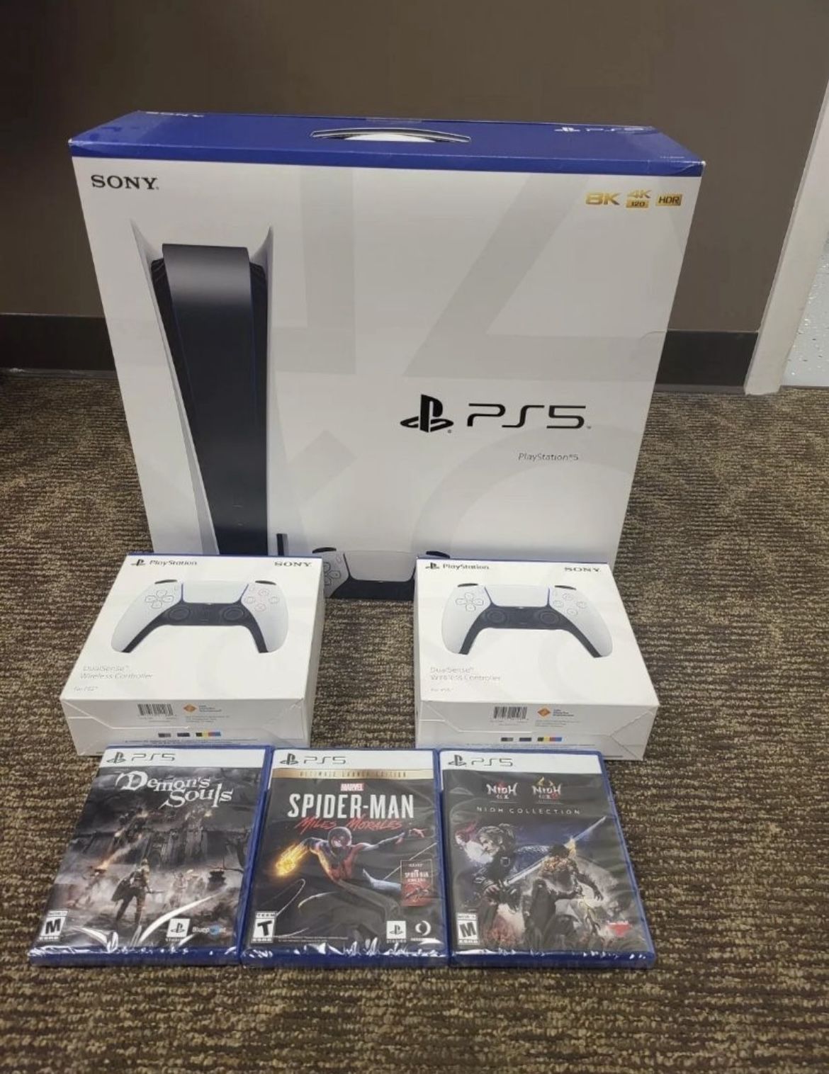 CONSOLE DISC VERSION BUNDLE 3 GAMES + 2 CONTROLLERS BRAND NEW