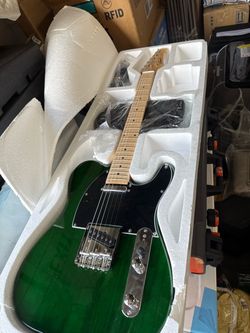 Electric Guitar +Soft Case +Strap +Cable!