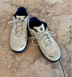 Pickleball men’s shoes: K-Swiss, size 10