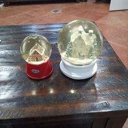 MUSICAL WATER SNOW GLOBES