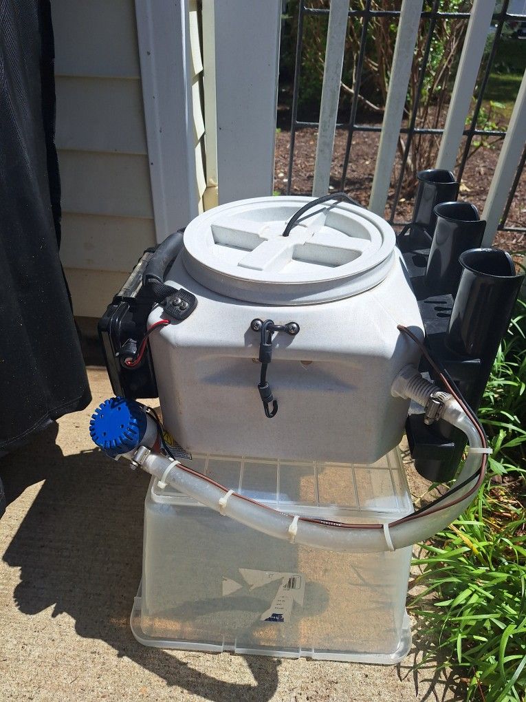 Kayak Or Boat Live Bait Well With Rod Holders