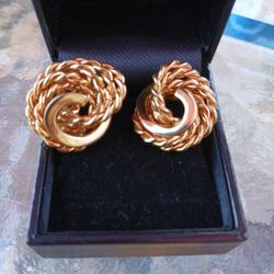 MONET  clip on  Perfect Condition. 