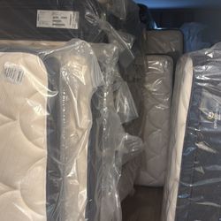 Serta 16” Queen Size Mattress Pillow Top LIKE BRAND NEW