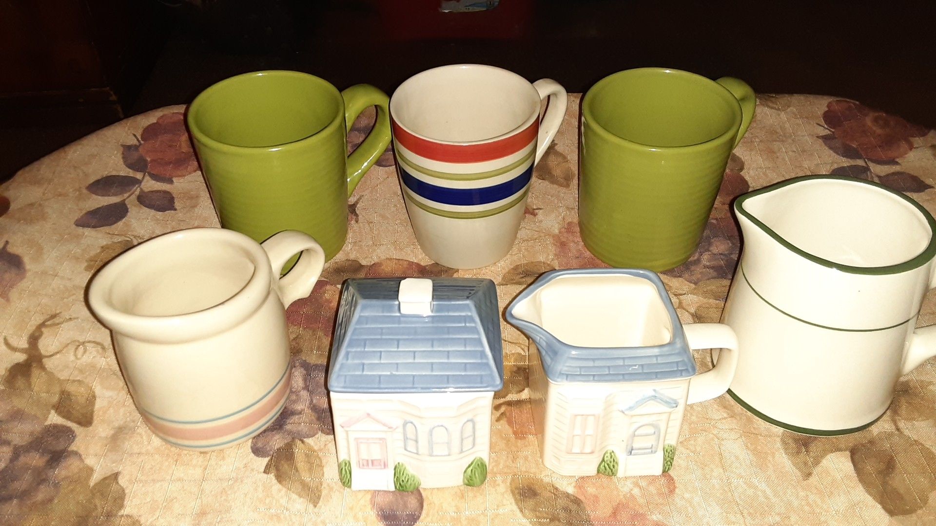 Cups , cream and sugar cups all for $ 7