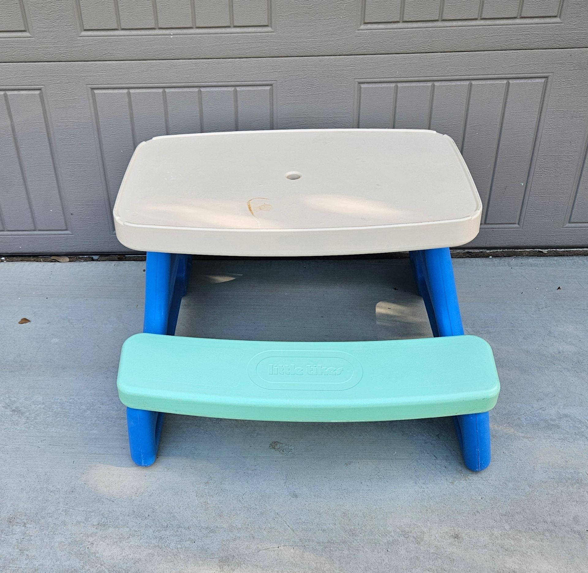 Little Tikes Easy Store Picnic Table Blue / Green
