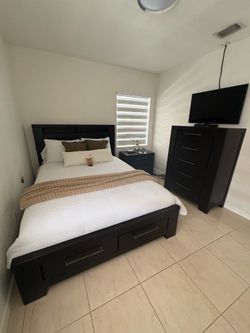 Queen Bedroom Set
