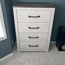 Dresser (4 Drawer) 