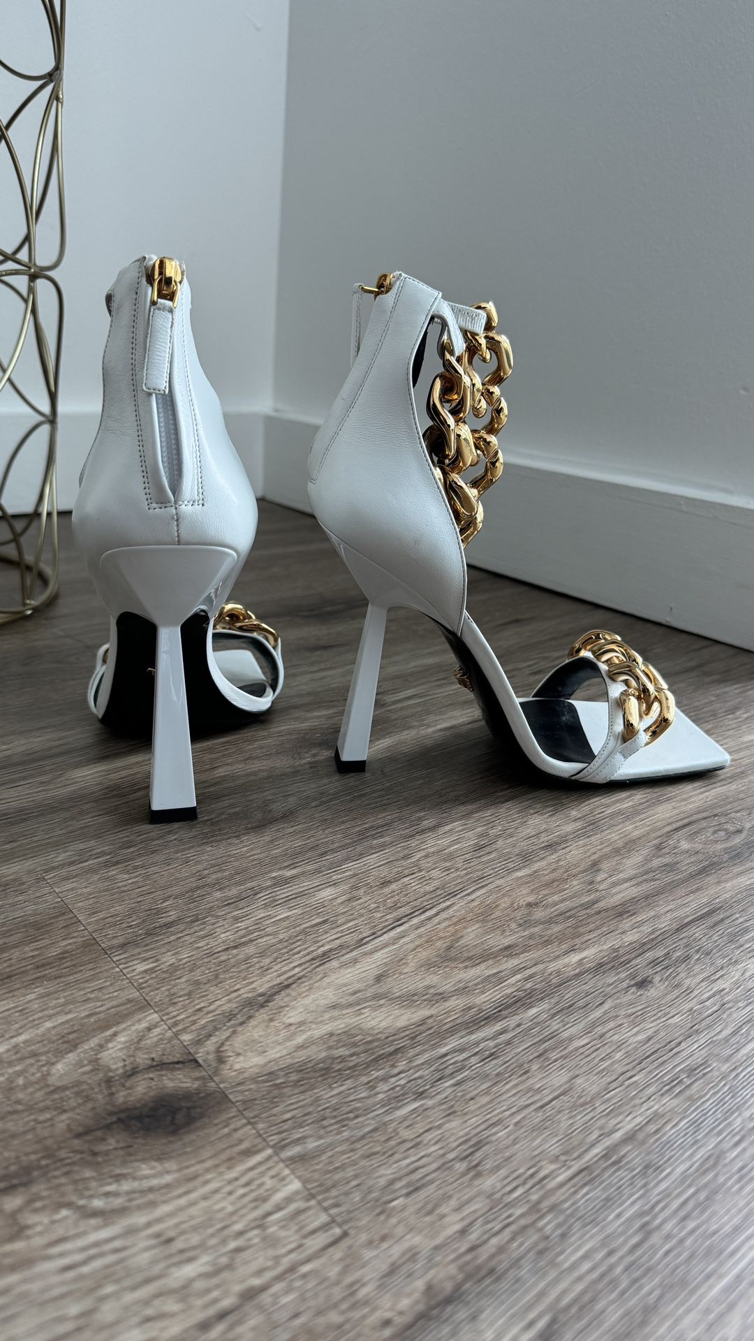 Versace Women's White Silk Chain Medusa Stiletto Sandal Shoes 38,5 /8,5 US