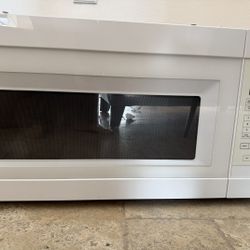 Microwave In Great Condition 