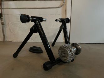 Alpcour Bike Trainer Stand - indoor - great condition