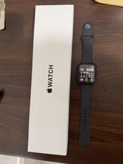 Apple Watch SE 44 mm Excellent Condition Complete