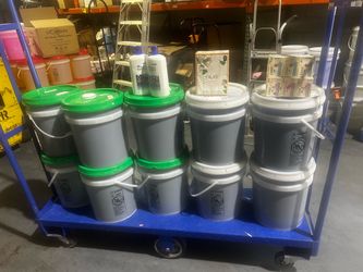5 gallon buckets of laundry detergent