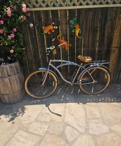 Huffy Nassau 26” Adult Cruiser Bike  used in excellent working condition no scratches