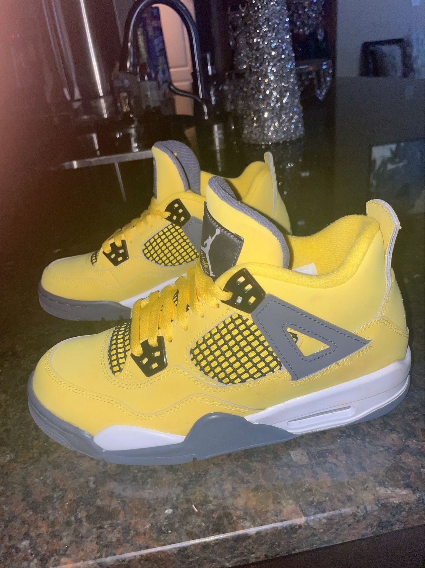 Jordan Retro 4 Lightning 6Y 5.5 Women