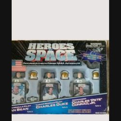 (RARE) HEROES OF SPACE NASA ACTION FIGURES