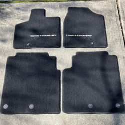 2013 Chrysler Town & Country Floor Mats