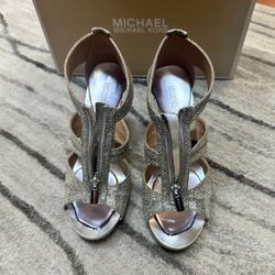 Michael Kors Berkley T Strap Glitter toe heels Color Silver size 9M