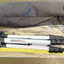 SMALL ALUMINUM TRIPOD