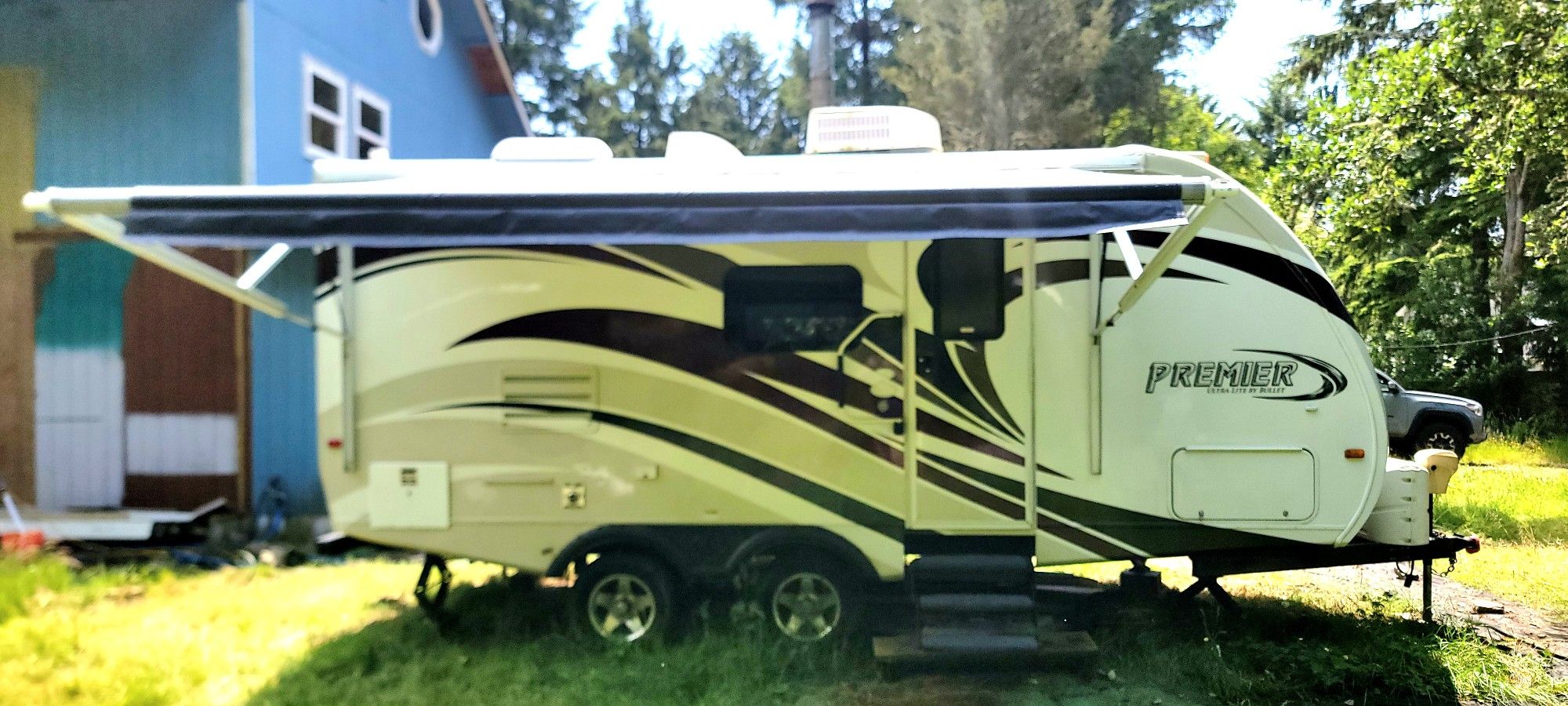 2011 Keystone Premier Ultra Light Camping Trailer