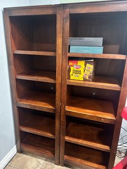 2 bookshelves / display cabinets
