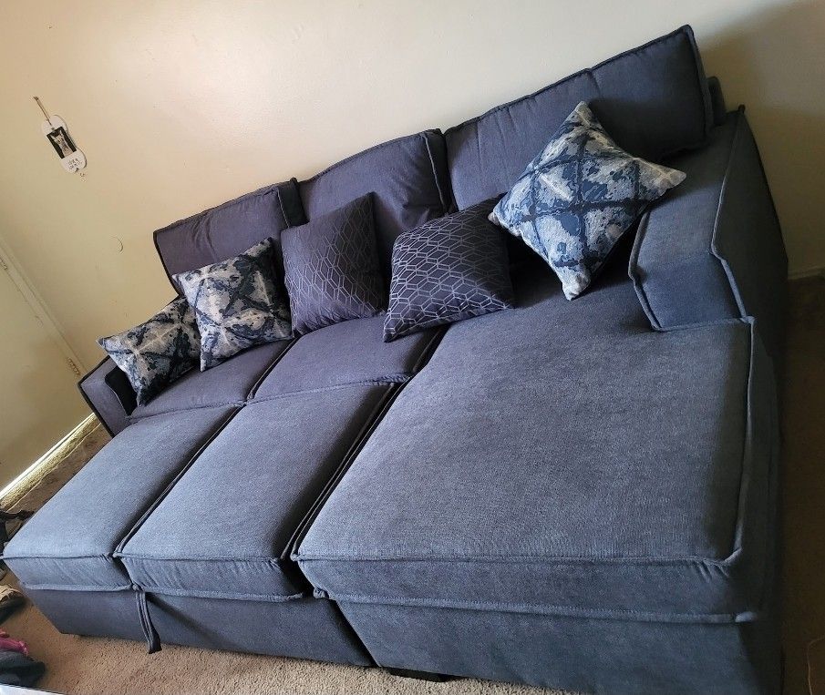 Blue L sectional Couch With Pull Out