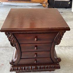 Nightstand / Side table