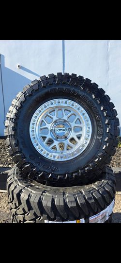 17" KMC w/ 35" Toyo MT Open Country tires