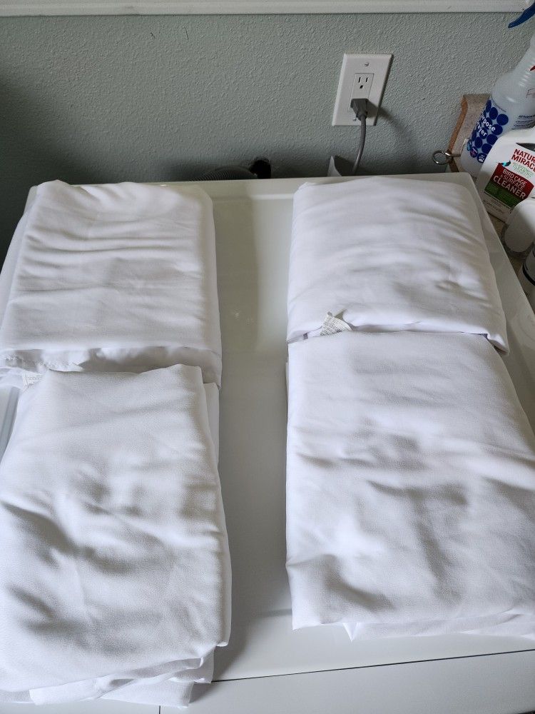4 Full Size Flat Sheets