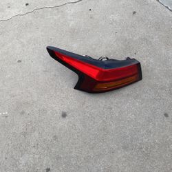 Tail Light Nissan Altima 2(contact info removed)
