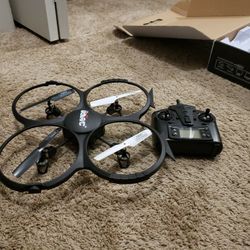 HD Drone With All Accessories. 2 Batteries, Spare Blades 4 GB Memory Card