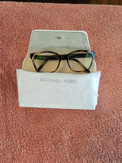 MICHEL KORS GLASSES WITH ORIGINAL LEATHER MICHAELKORS CASE .LENTES MICHEL KORS DE AUMENTO PUEDE USAR EL FRAME  CON SU CASE ORIGINAL MICHAEL KORS DE PI
