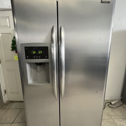 Refrigerator Frigidaire 36”