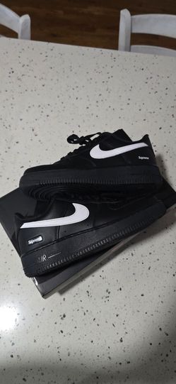 Selling Like New Supreme Af1 size 6.5
