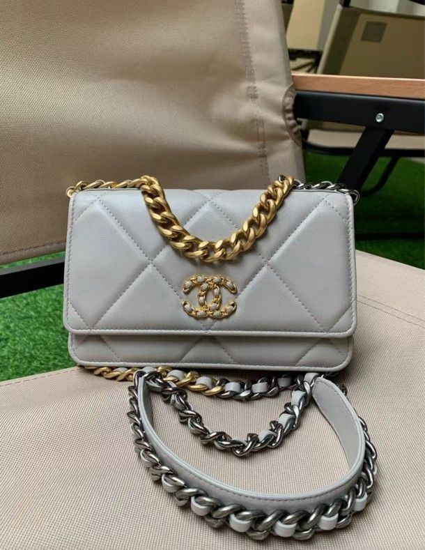 Chanel shoulder chain bag
