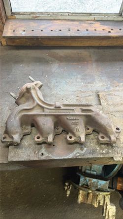 1979 Ford cast-iron driver-side (left) exhaust manifold D5AE-9431-AB