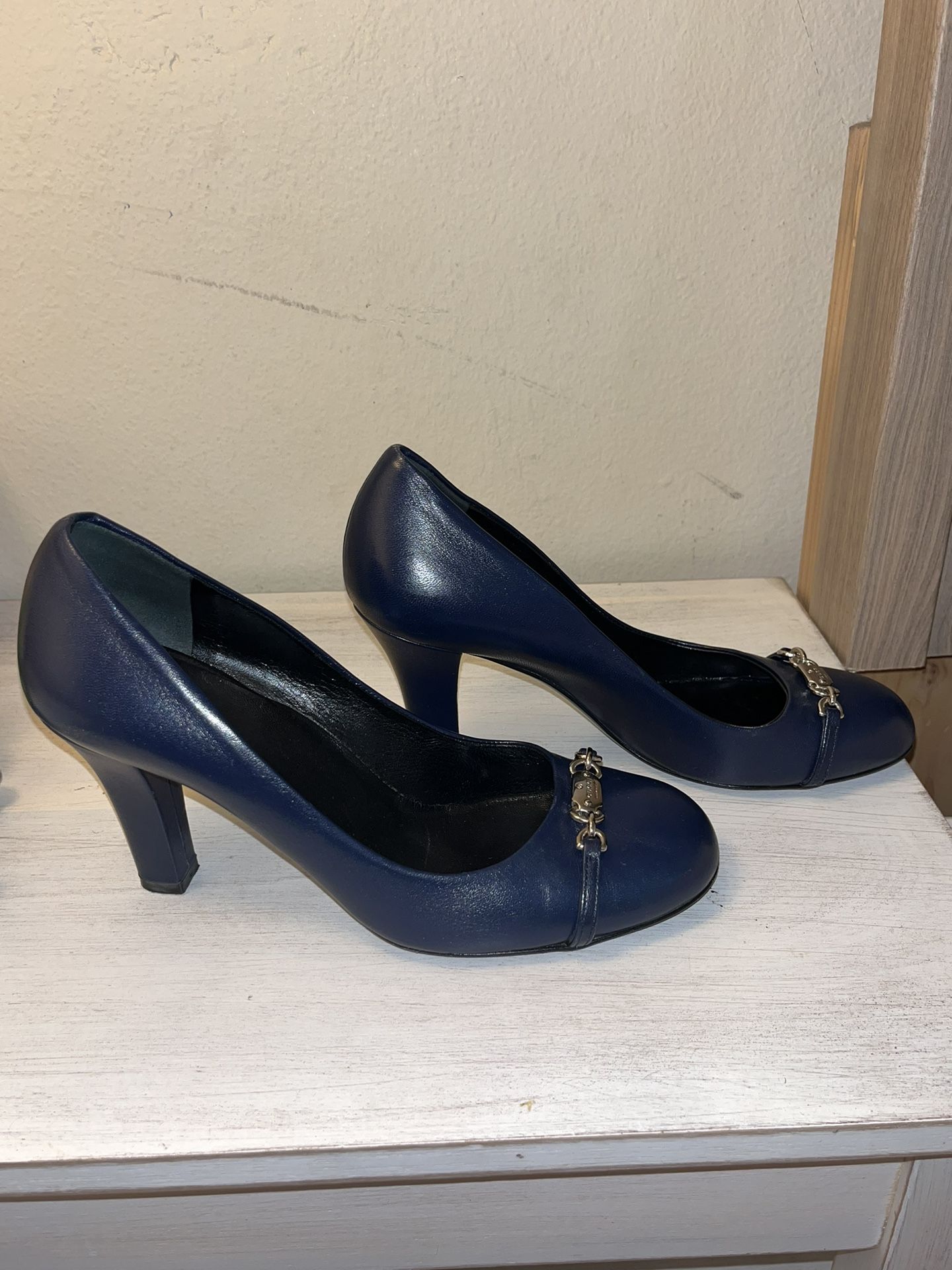 Authentic Navy Blue Gucci Leather Pumps  283739