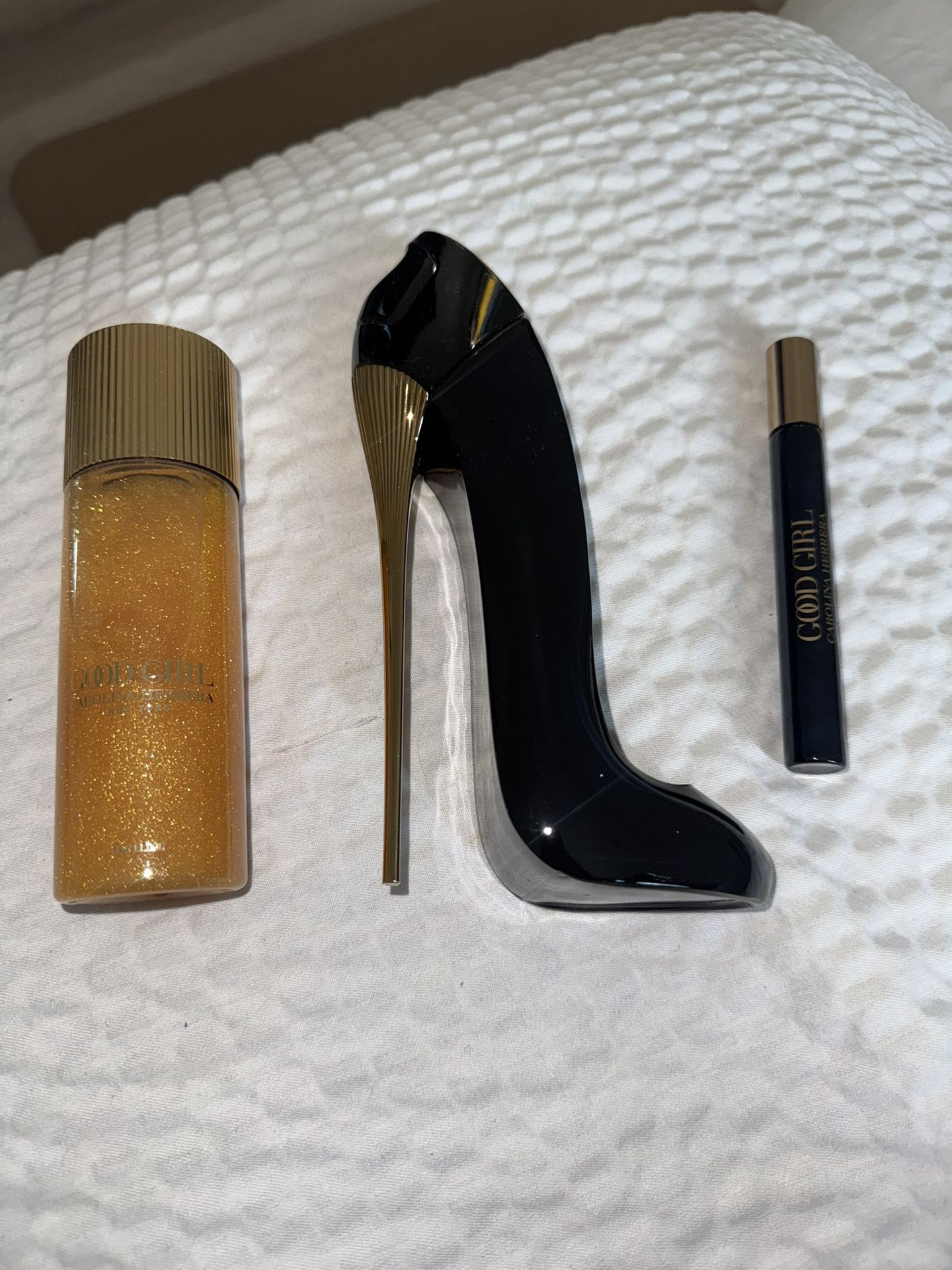 Carolina Herrera Good Girl Eau De Parfum 2.7oz Fragrance Perfume Set With Travel Size Roller & Simmer Body Oil 3.4oz New